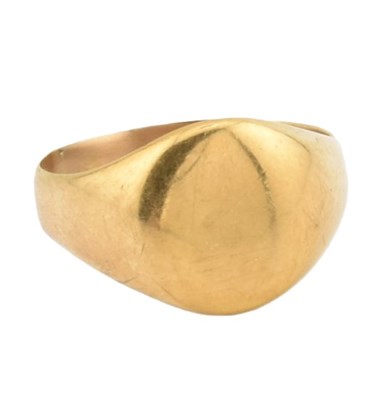 Lot 367 - GOLD SIGNET RING