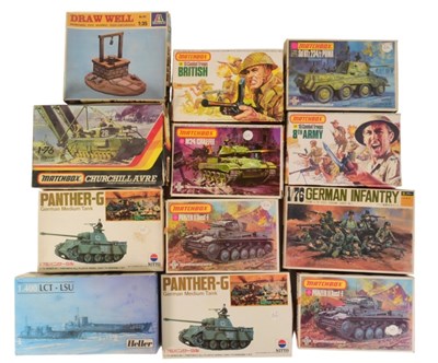 Lot 291 - MODEL RAILWAY - COLLECTION OF VINTAGE PLASTIC MODEL KITS