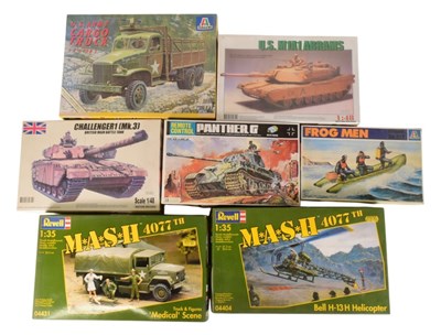 Lot 216 - MODEL KITS - COLLECTION OF ASSORTED PLASTIC MODEL KITS