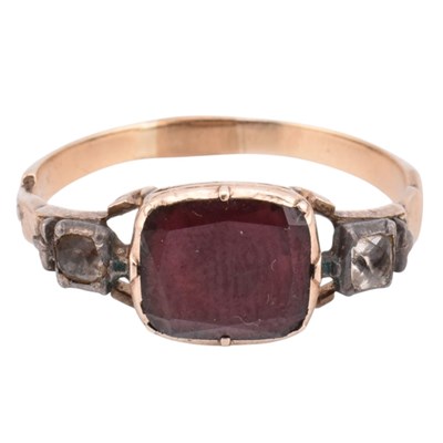 Lot 27 - 19TH CENTURY GEORGIAN GARNET ROCK CRYSTAL THREE STONE RING
