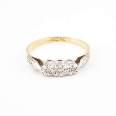Lot 365 - HALLMARKED 18CT GOLD & PLATINUM DIAMOND TRILOGY RING