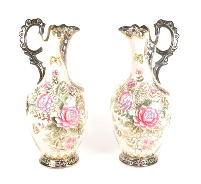 Lot 96 - PAIR OF 20TH CENTURY VINTAGE CHINESE CERAMIC VASES / EWERS