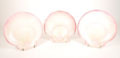 Lot 104 - WEDGWOOD - 19TH CENTURY PEARLWARE PINK SCALLOP SHELL PLATES