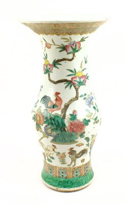 Lot 25 - QING FAMILLE ROSE 'COCKERELS' YEN YEN VASE 清 粉彩雄鸡凤尾瓶