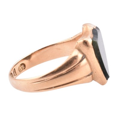 Lot 29 - VICTORIAN HALLMARKED 15CT GOLD & BLOODSTONE SHIELD SIGNET RING