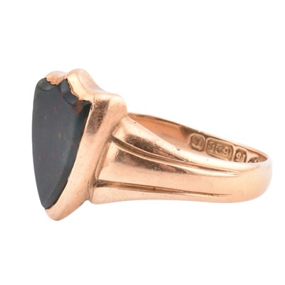 Lot 29 - VICTORIAN HALLMARKED 15CT GOLD & BLOODSTONE SHIELD SIGNET RING