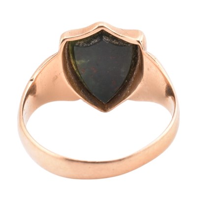 Lot 29 - VICTORIAN HALLMARKED 15CT GOLD & BLOODSTONE SHIELD SIGNET RING
