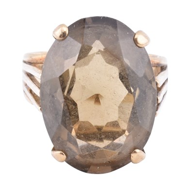 Lot 161 - 1960S HALLMARKED 9CT GOLD & SMOKY QUARTZ DRESS RING