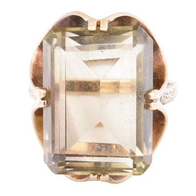 Lot 145 - 1970S HALLMARKED 9CT GOLD & SMOKY QUARTZ DRESS RING