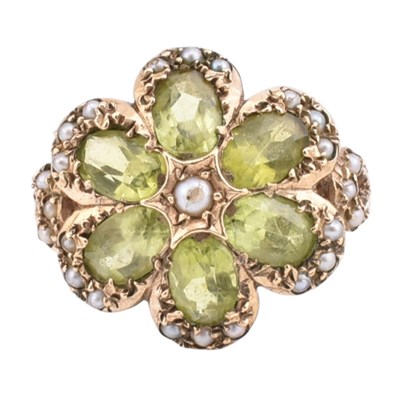 Lot 381 - 1970S HALLMARKED 9CT GOLD PERIDOT & PEARL CLUSTER RING