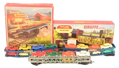 Lot 125 - MODEL RAILWAY - VINTAGE TRIANG OO GAUGE ACCESSORIES