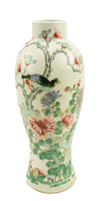 Lot 73 - QING WUCAI FAMILLE VERTE 'FLOWERS & BIRDS' VASE 清 康熙款五彩花鸟瓶