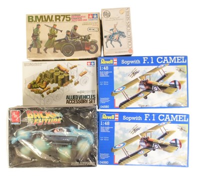 Lot 393 - MODEL KITS - COLLECTION OF PLASTIC MODEL KITS