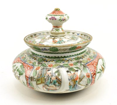 Lot 15 - QING XIANFENG FAMILLE ROSE LIDDED BOWL 清 咸丰粉彩人物盖罐/盌