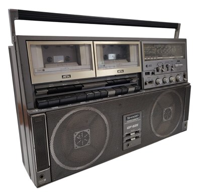 Lot 43 - VINTAGE SHARP GF-525 RADIO CASSETTE PLAYER