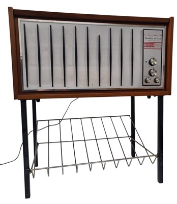 Lot 58 - VINTAGE DECCA DE LUXE SERIES 4D RADIOGRAM