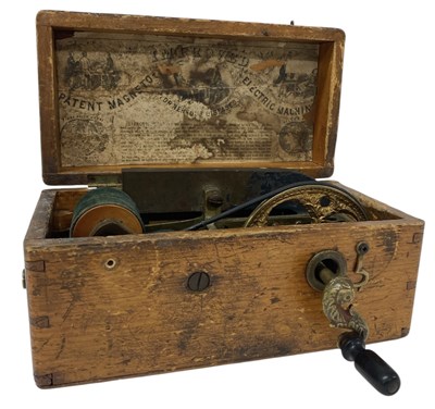 Lot 212 - VICTORIAN MAGNETO ELECTRIC MACHINE