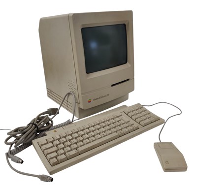 Lot 169 - VINTAGE MACINTOSH PERFORMA 200 COMPUTER