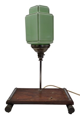 Lot 135 - VINTAGE ART DECO TABLE LAMP WITH GREEN SHADE ON A WOODEN BASE