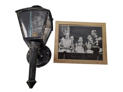 Lot 180 - QUEEN ELIZABETH II - ORIGINAL COMMEMORATIVE 1953 ER LIGHTBULB