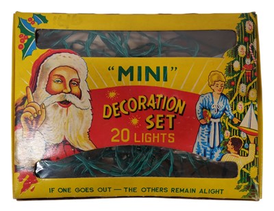 Lot 76 - CHRISTMAS LIGHTS - BOXED SET OF VINTAGE CHRISTMAS TREE LIGHTS