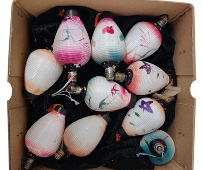 Lot 81 - MID-CENTURY VINTAGE ORIENTAL STYLE LIGHT BULBS / CHRISTMAS LIGHTS