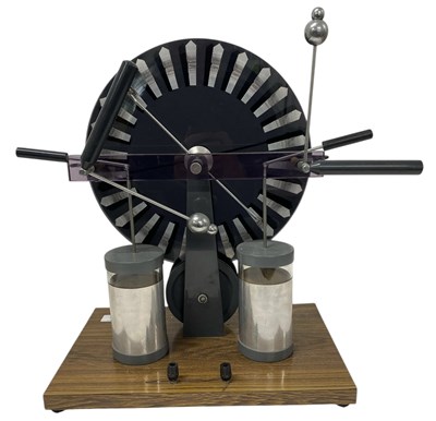 Lot 126 - WIMHURST MACHINE - VINTAGE ELECTROSTATIC GENERATOR DEMONSTRATION MODEL