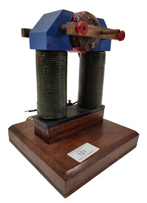 Lot 121 - VINTAGE WORKING MODEL OF A DYNAMO