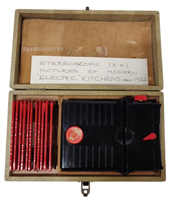 Lot 129 - VINTAGE MID CENTURY STEROLIST STEREOSCOPIC SLIDE VIEWER