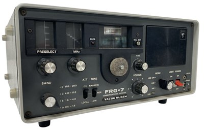 Lot 153 - VINTAGE 70S YAESU HAM RADIO COMMUNICATIONS RECIEVER