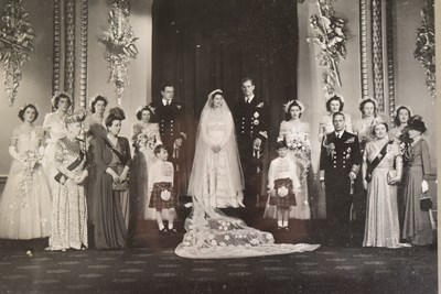 Lot 15 - QUEEN ELIZABETH THE QUEEN MOTHER (1900-2002) - AUTOGRAPHED OFFICIAL WEDDING PHOTOGRAPH
