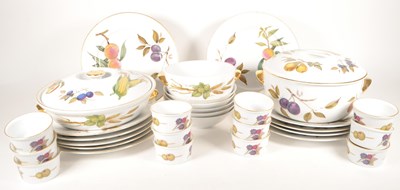 Lot 167 - ROYAL WORCESTER - EVESHAM PATTERN - COLLECTION OF DINNERWARE