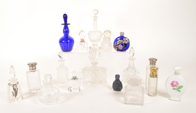 Lot 158 - COLLECTION OF 19TH AND 20TH CENTURY GLASS PERFUME BOTTLES