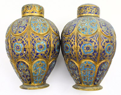 Lot 146 - PAIR OF 19TH CENTURY KASHMIRI ENAMELLED TEA CADDIES 19世纪印度克什米尔茶罐一组