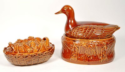 Lot 175 - PORTMEIRION - TWO LATE 20TH CENTURY POTTERY LIDDED OVEN DISHES