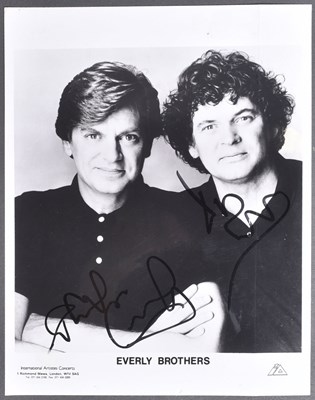 Lot 188 - THE EVERLY BROTHERS - AUTOGRAPHED 8X10" PROMO PHOTO