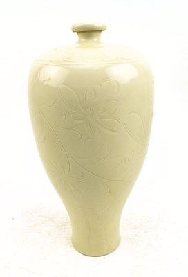 Lot 38 - NORTHERN SONG DINGYAO PEONY VASE 北宋定窑牡丹瓶