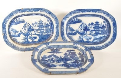 Lot 475 - COLLECTION OF THREE 19TH CENTURY LARGE MEAT / SERVING PLATTERS