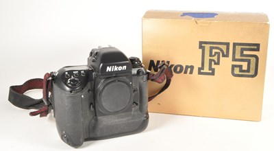 Lot 478 - NIKON F5 VINTAGE 35MM SLR CAMERA & ORIGINAL BOX