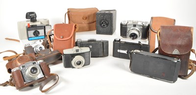 Lot 480 - MIXED COLLECTUION OF LATE 20TH CENTURY CAMERAS