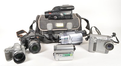 Lot 490 - COLLECTION OF DIGITAL CAMERAS & HANDYCAMS
