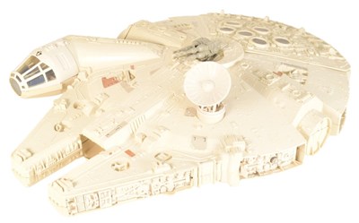 Lot 14 - STAR WARS - MILLENNIUM FALCON ACTION FIGURE PLAYSET