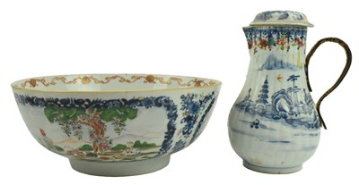 Lot 159 - TW0 18TH CENTURY CHINESE EXPORT PIECES 18世纪外销潘翠盌和咖啡壶