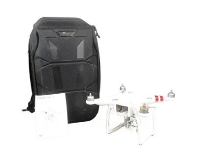 Lot 400 - DRONES - DJI PHANTOM 3 ARIEL DRONE VEHICLE WITH CASE