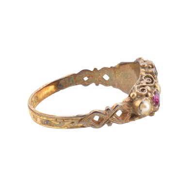 Lot 99 - VICTORIAN HALLMARKED 18CT GOLD RUBY EMERALD & PEARL RING