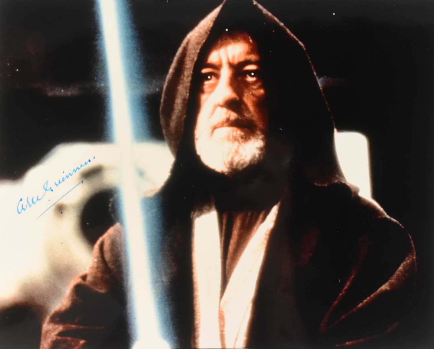 Lot 200 - STAR WARS - SIR ALEC GUINNESS (1914-2000) - AUTOGRAPHED 8X10" - ACOA