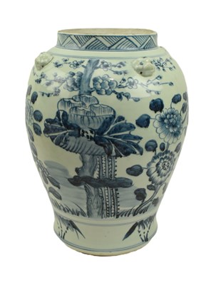 Lot 107 - QING BLUE AND WHITE TEMPLE JAR 清 青花花卉将军罐