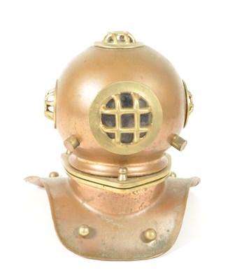 Lot 221 - VINTAGE 20TH CENTURY BRASS & COPPER DIVER'S HELMET