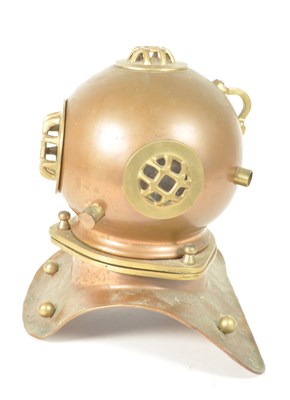 Lot 221 - VINTAGE 20TH CENTURY BRASS & COPPER DIVER'S HELMET