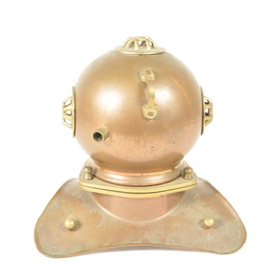 Lot 221 - VINTAGE 20TH CENTURY BRASS & COPPER DIVER'S HELMET